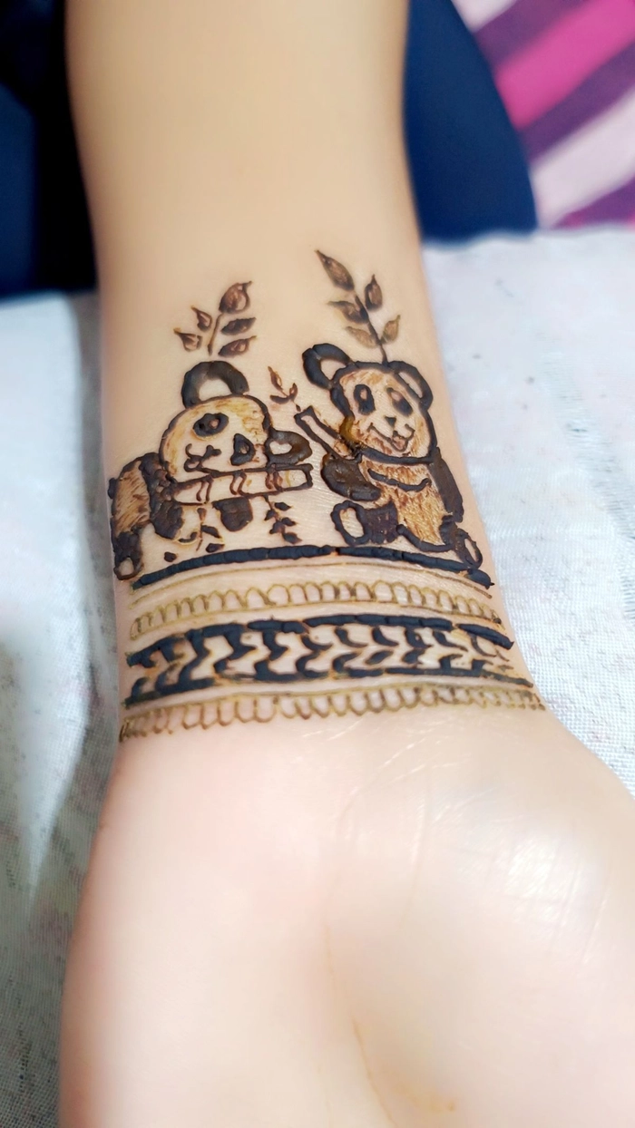 simple panda mehndi design
