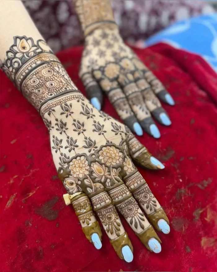 simple western mehndi design front hand
