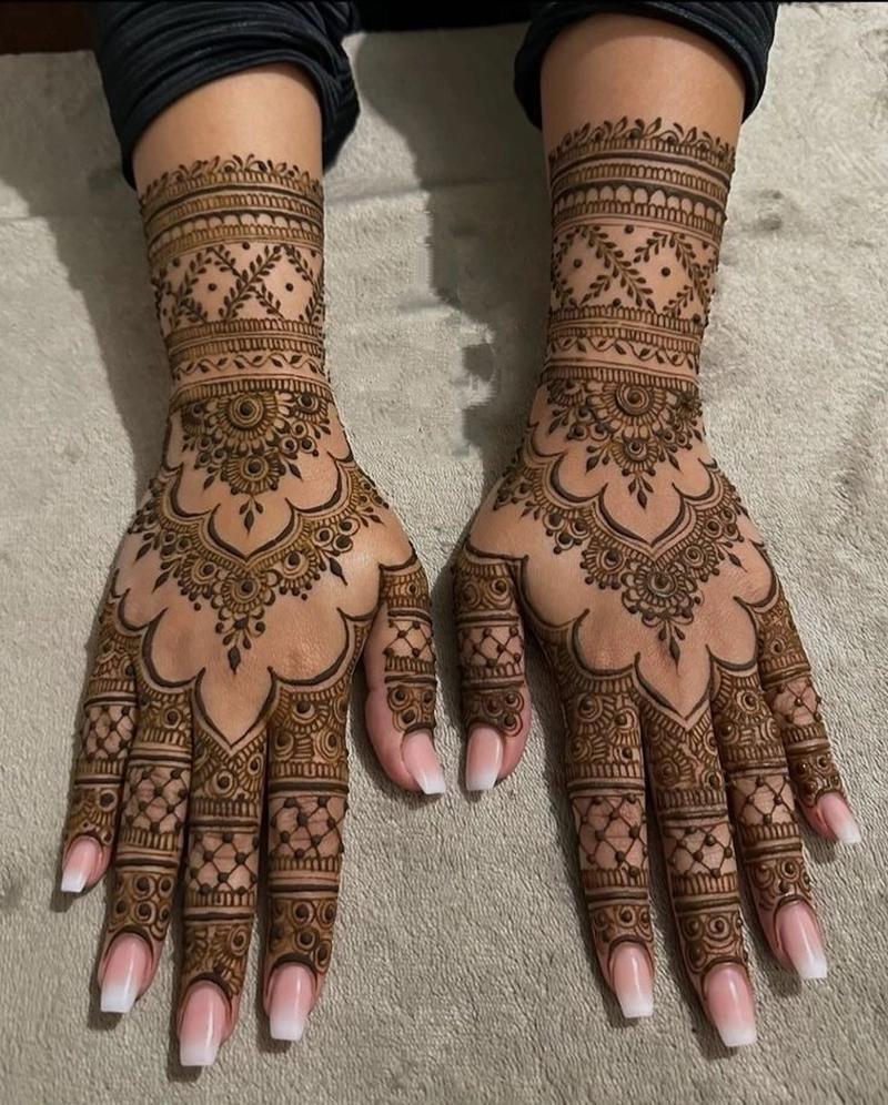 simple wrist mehndi design