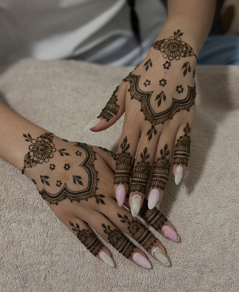 small mandala mehndi design