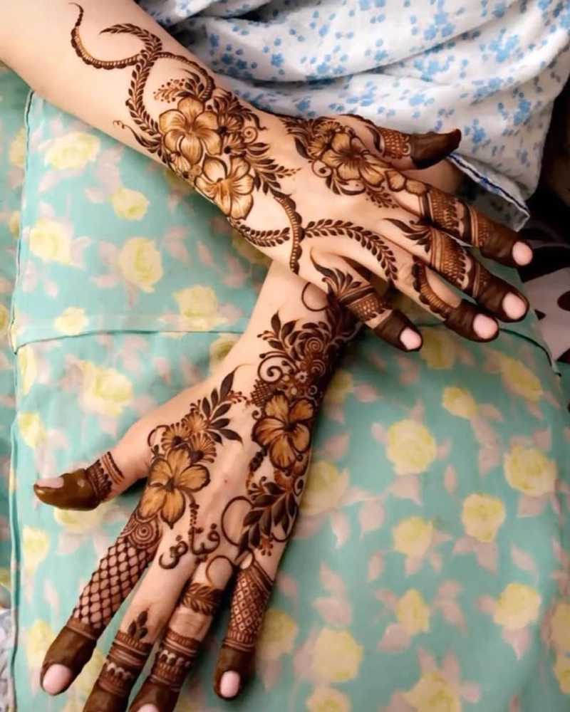 stylish khafif mehndi design back hand