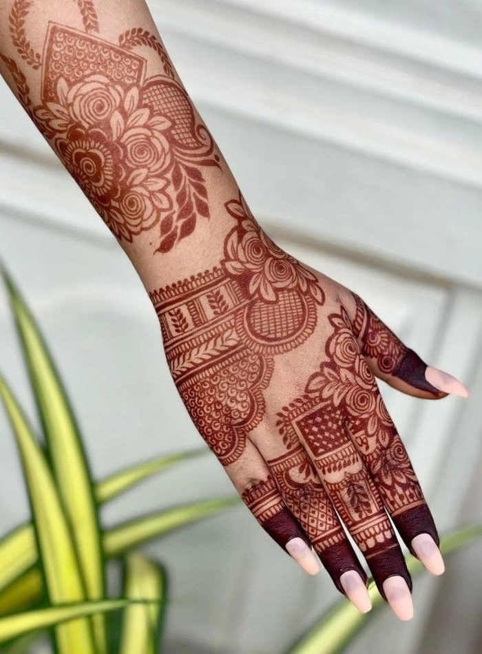 stylish upper hand mehndi design