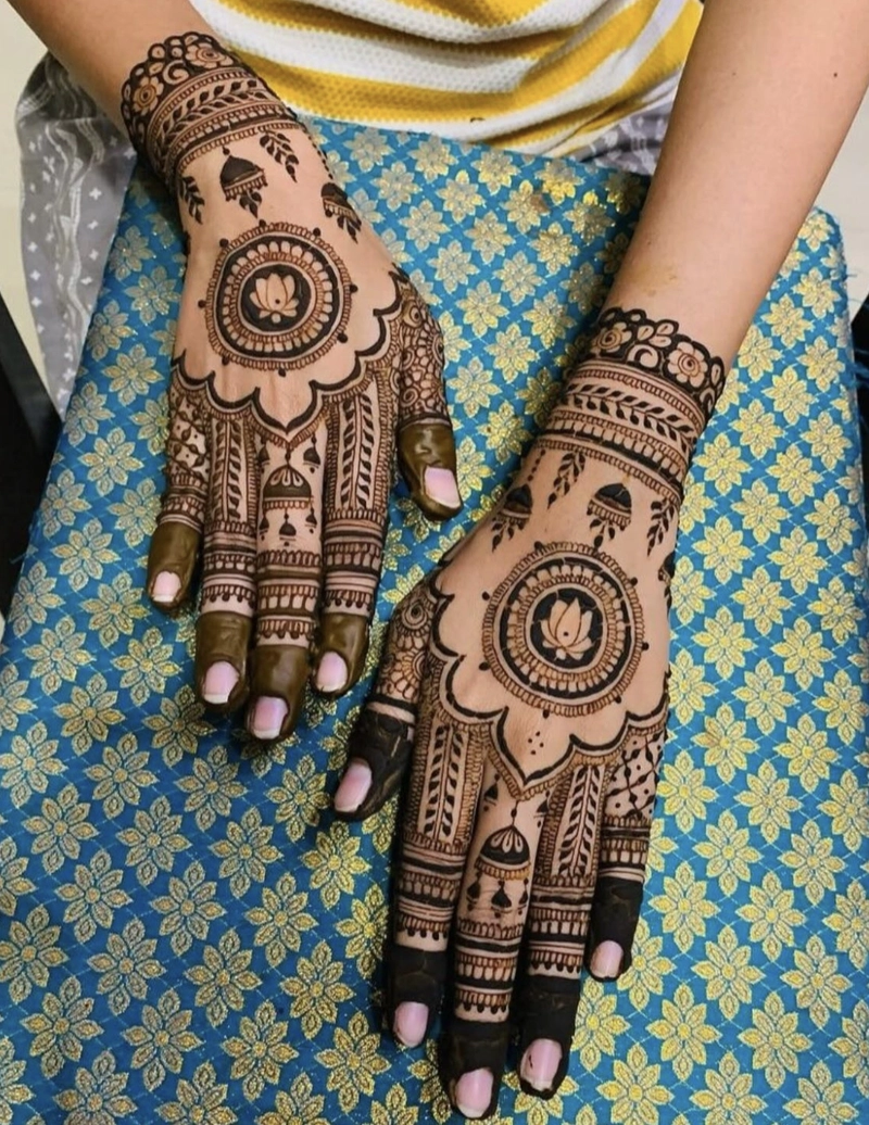 unique stylish back hand mehndi designs