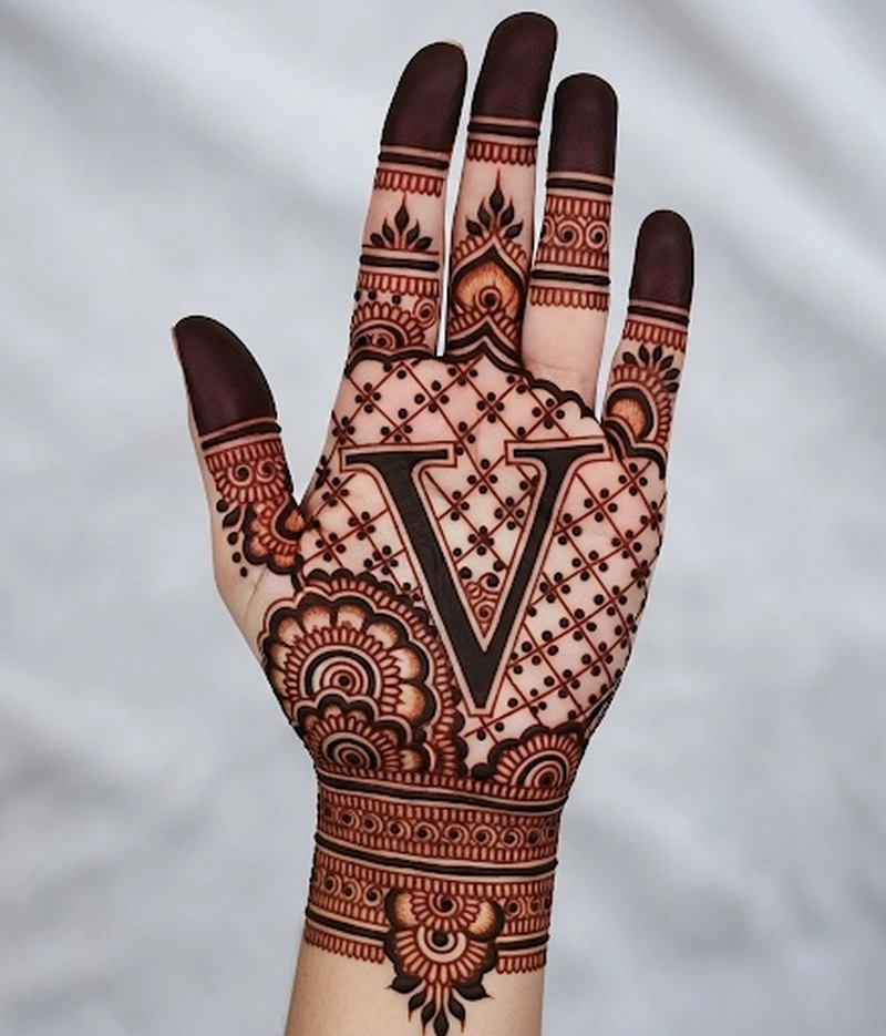 v letter mehndi design