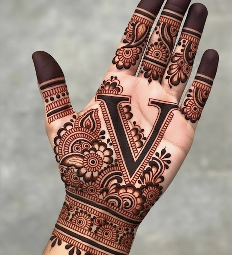v naam ki mehndi design