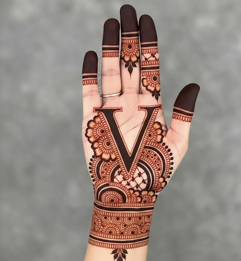 v shape mehndi design back hand