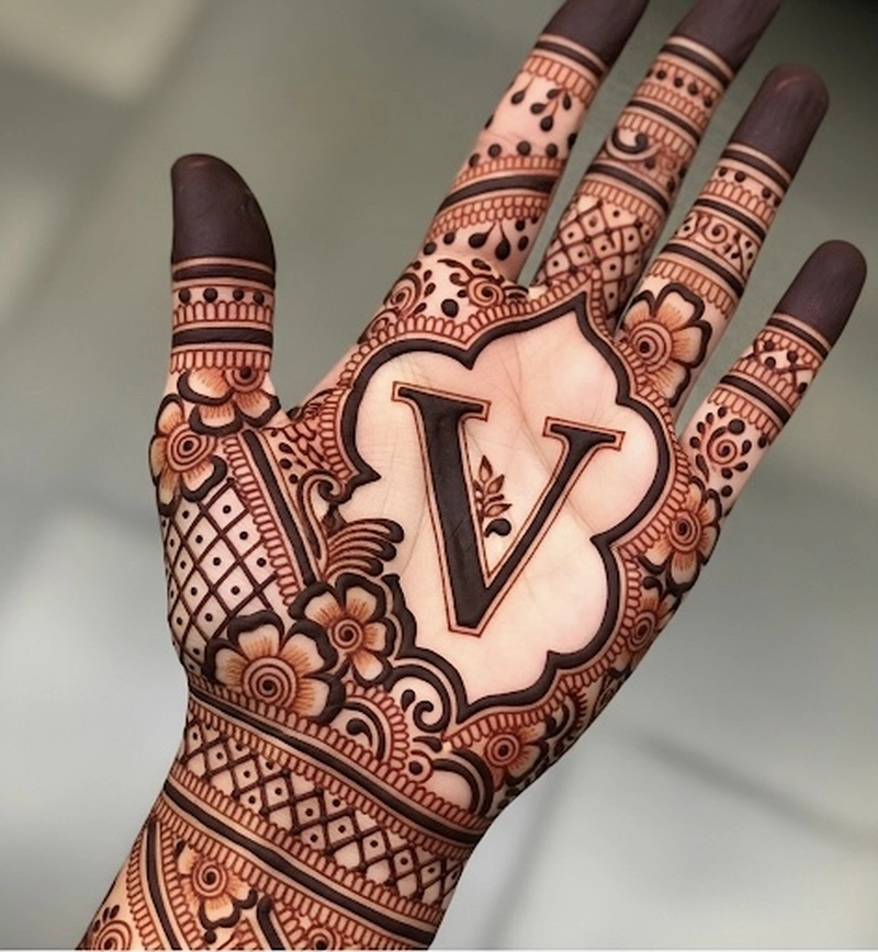 v shape mehndi design simple pic