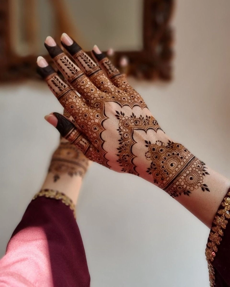 wrist mehendi