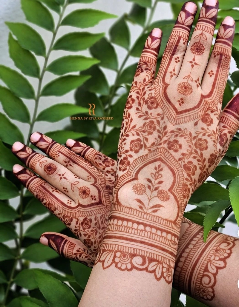 wrist mehndi design simple