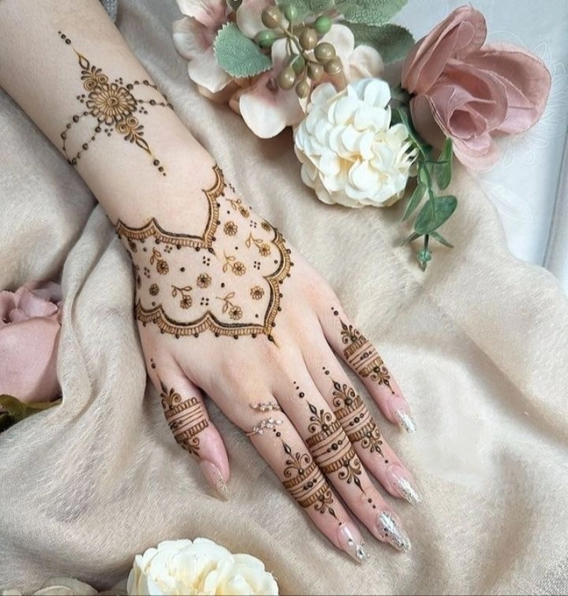wrist mehndi tattoo