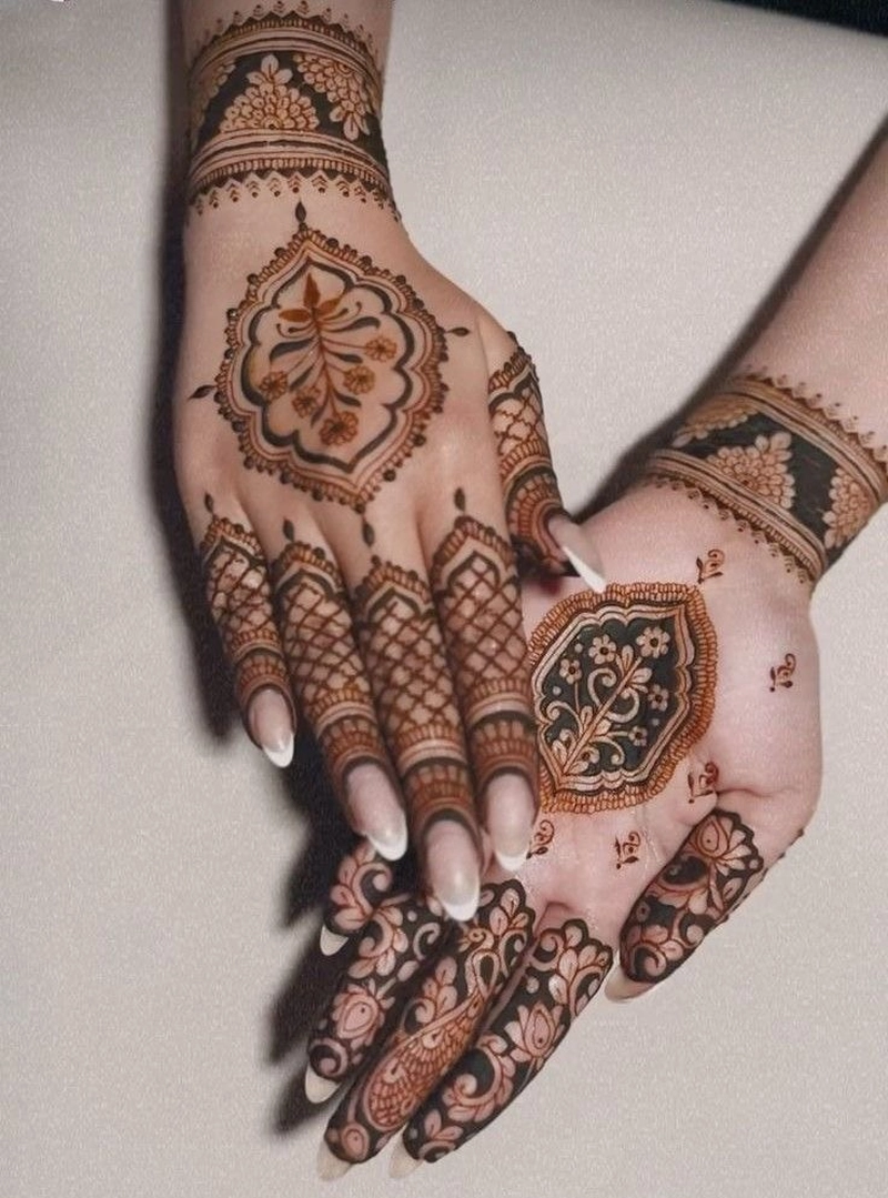 wrist mehndi