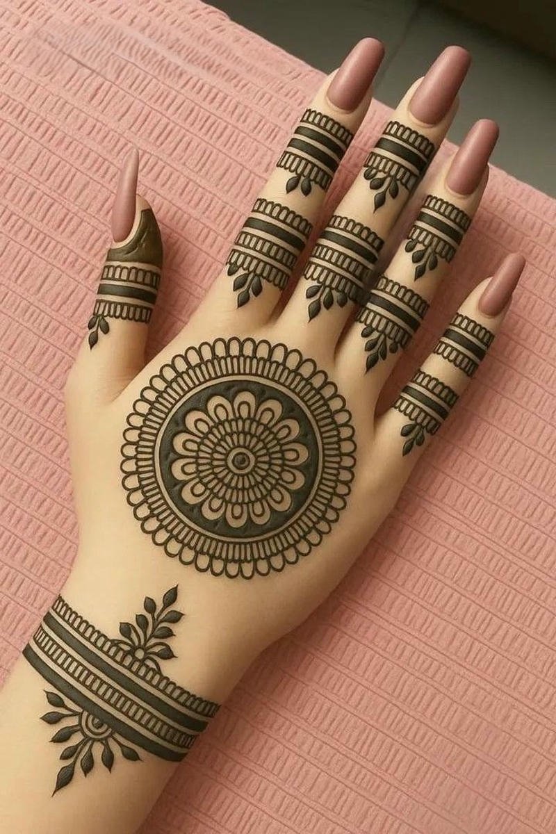 Gol Mehndi Design Photo classic Indian henna motif