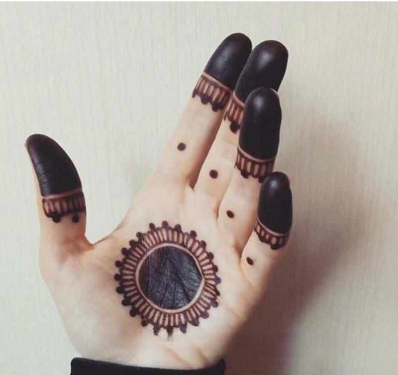 Gol Mehndi Design Photo elegant circular bridal pattern