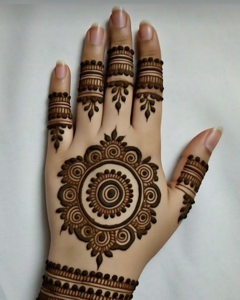 Gol Mehndi Design Photo modern round mehndi pattern