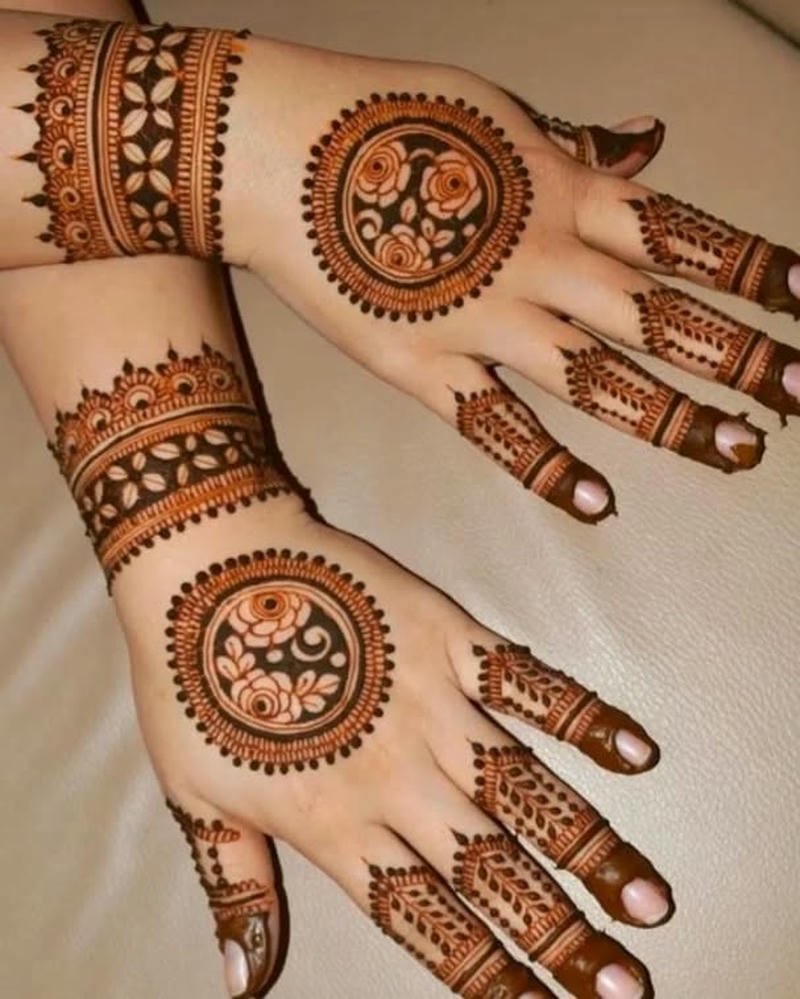 Gol Photo Mehndi Design stylish round artwork