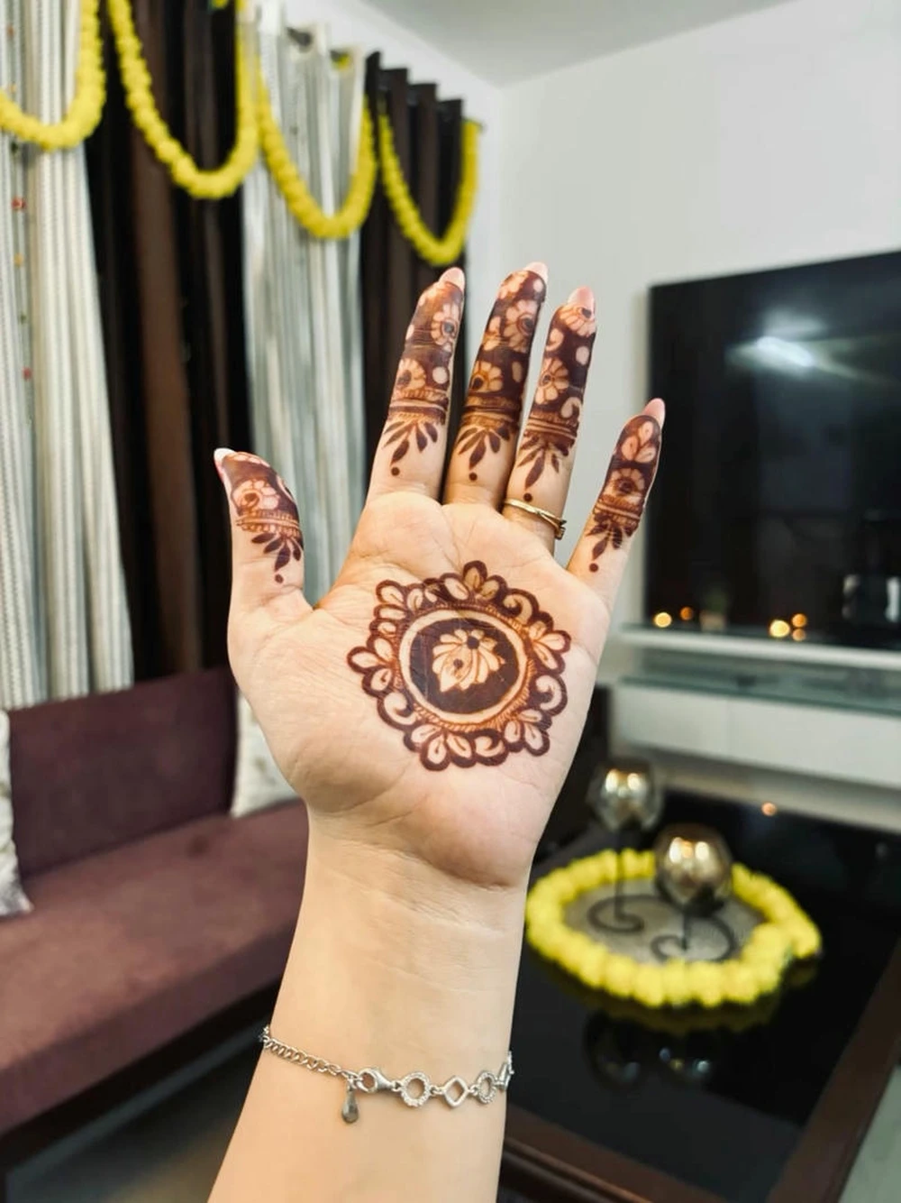 Mehndi Design Raksha Bandhan simple elegant style