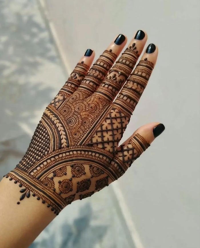 Upper Hand Mehndi Design simple modern henna style