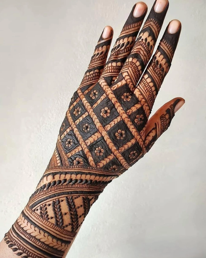 back checks mehndi design