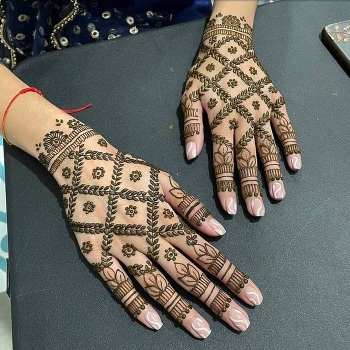back hand jali mehndi design