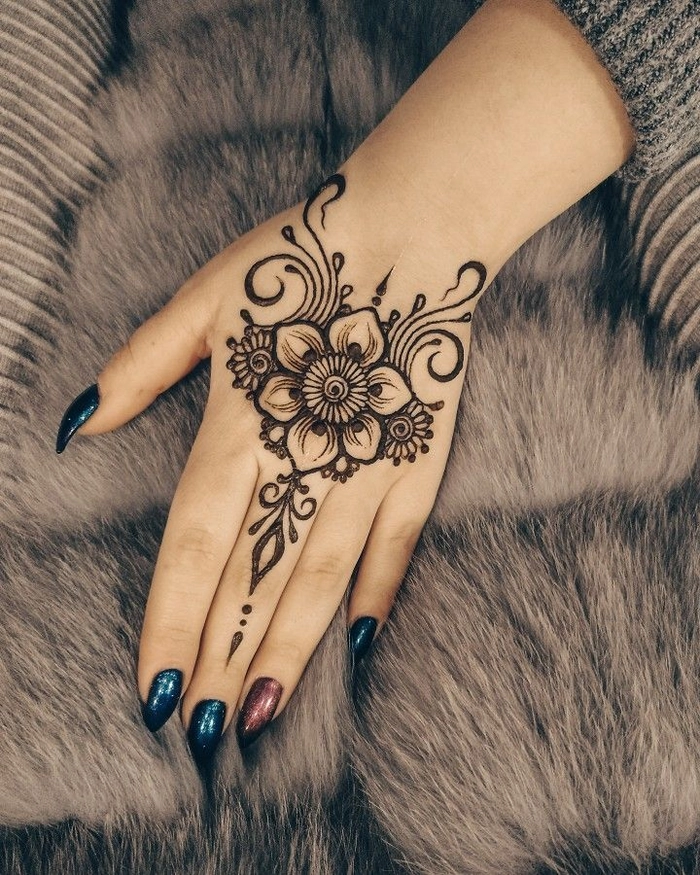 back hand quick mehndi design