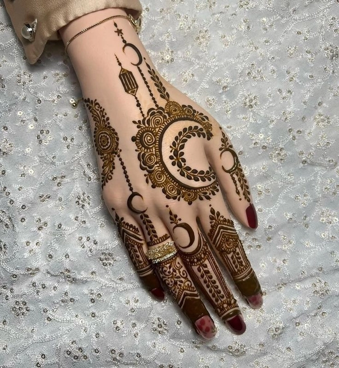 back side ungli mehndi design
