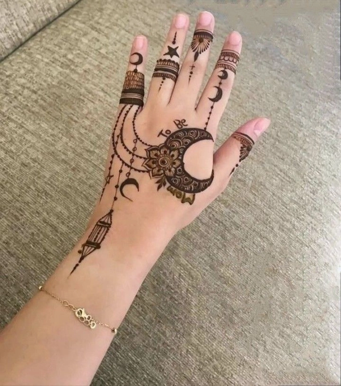 back ungli mehndi design