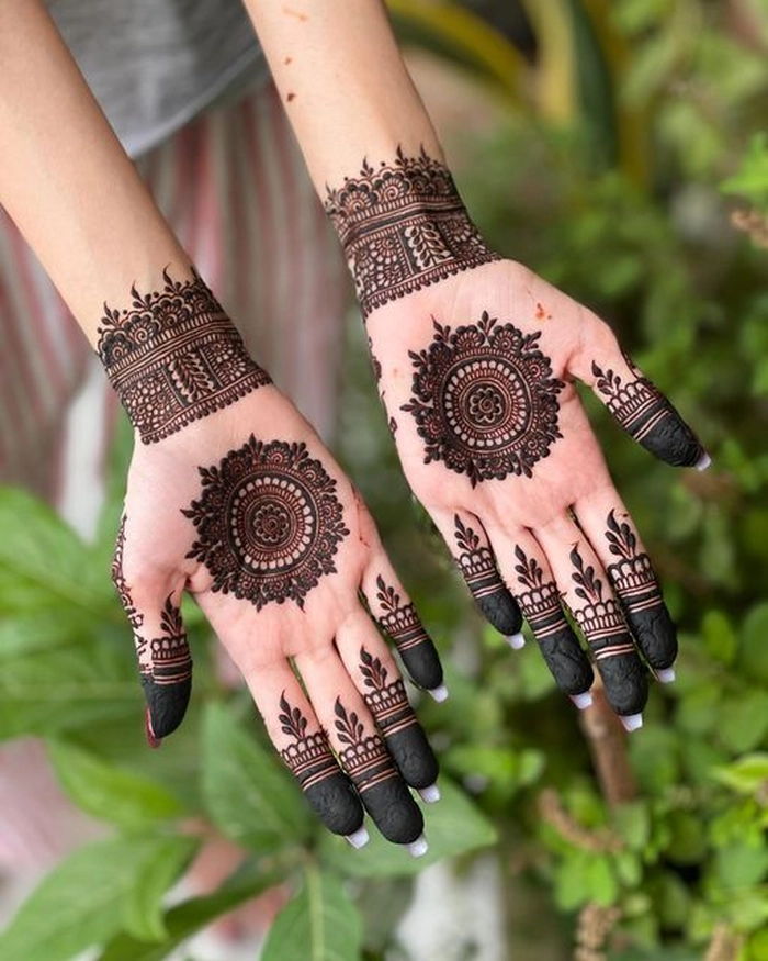 beautiful gol tikki mehndi design simple