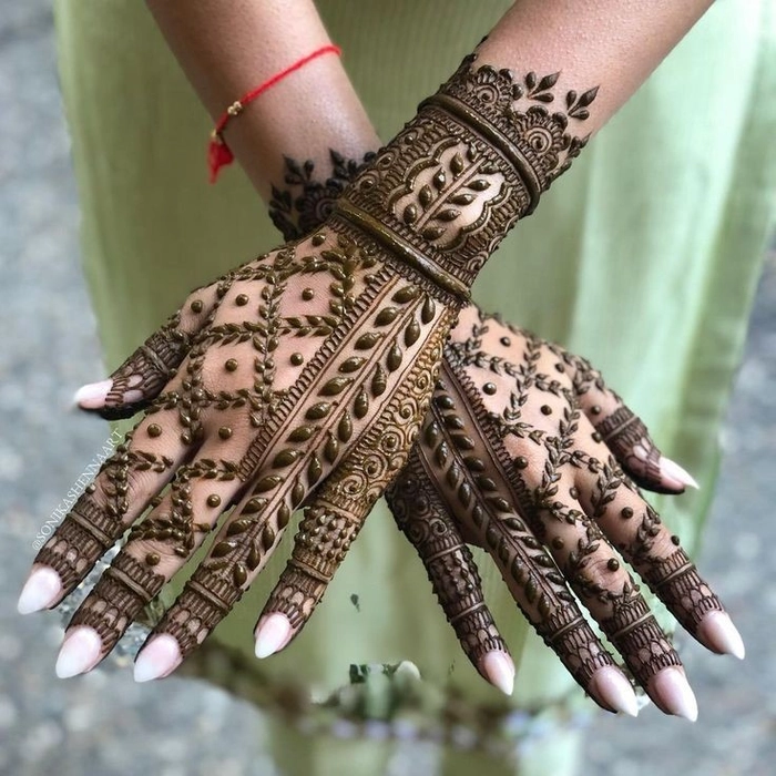 checks mehndi design photo