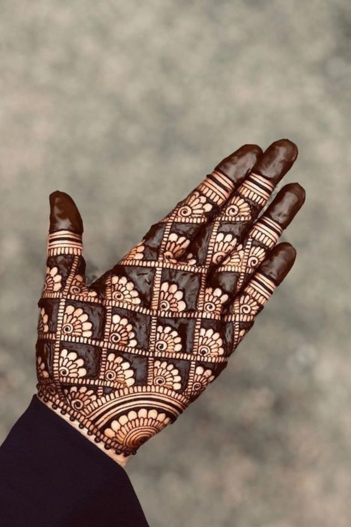 filling instagram checks mehndi design