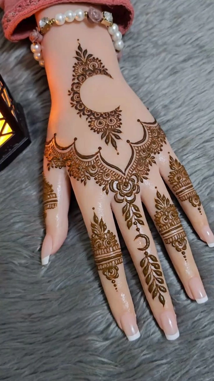 full hand gorgeous mehndi design