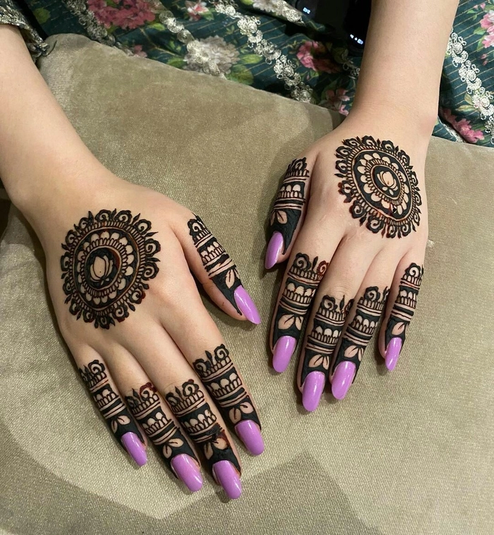gol tikki mehndi design back hand simple and beautiful