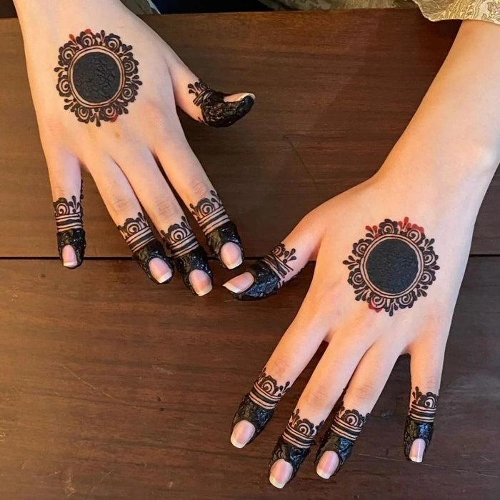 gol tikki mehndi design for back hand