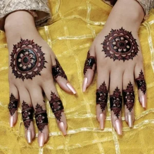 gol tikki mehndi design front hand simple