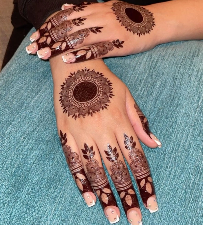 gol tikki mehndi design simple back hand