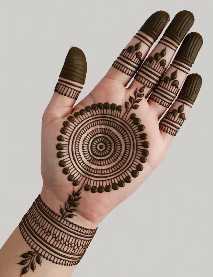 gol tikki mehndi design simple front hand