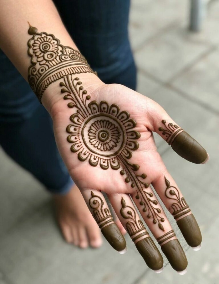 mehndi gol tikki design