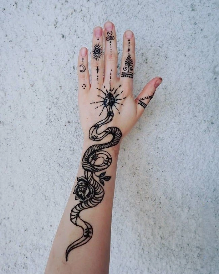 mehndi snake design