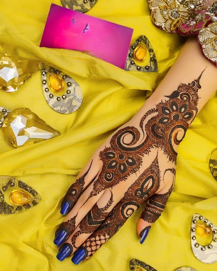 modern kashees finger mehndi design
