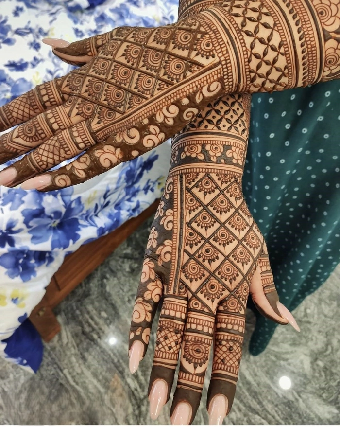 new checks mehndi design