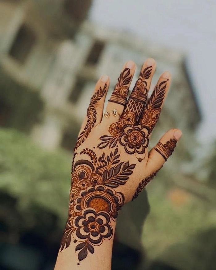 palm mehndi design simple