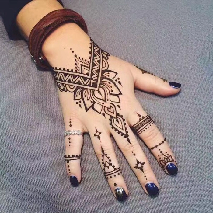 simple and quick mehndi design back hand