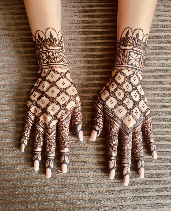 simple checks mehndi design