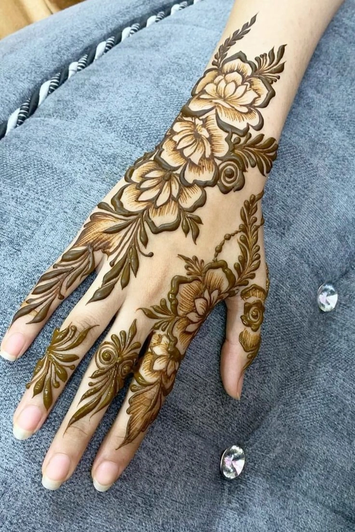 simple cute palm mehndi design