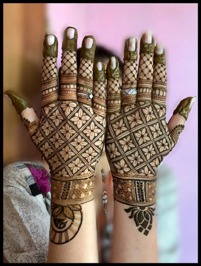 simple mehndi back hand checks mehndi design