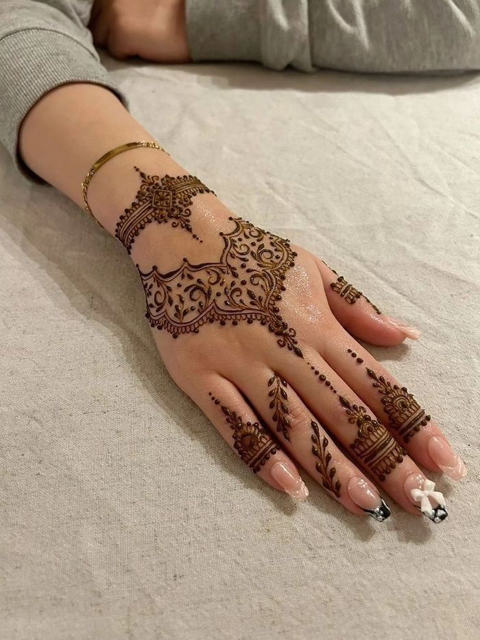 simple rakhi mehndi design