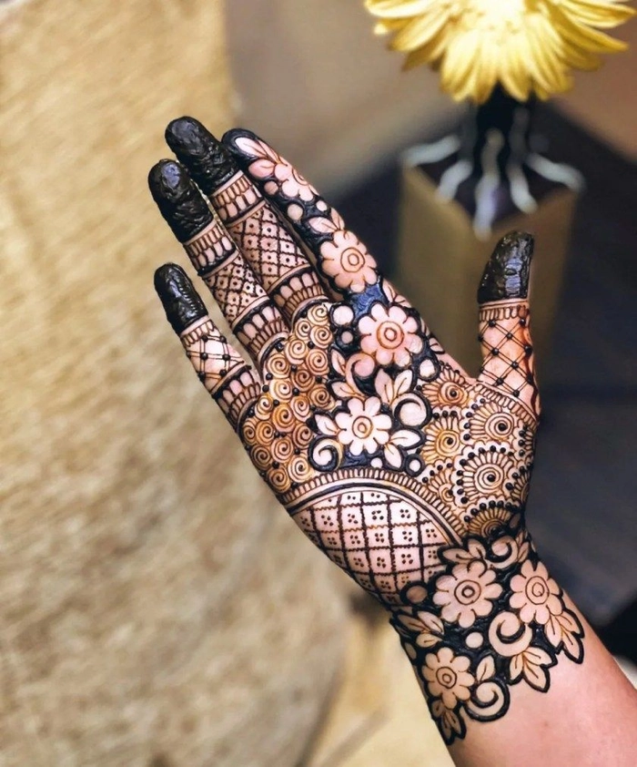 simple ungli mehndi design front hand