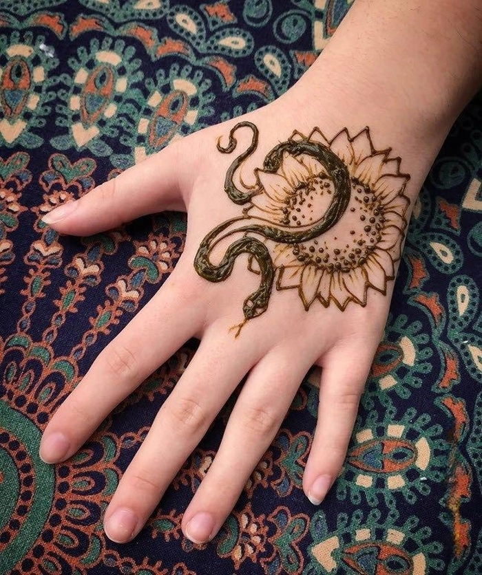 snake design mehndi