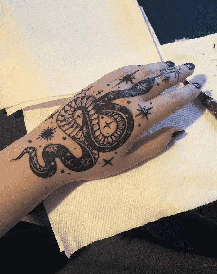 snake mehndi design easy