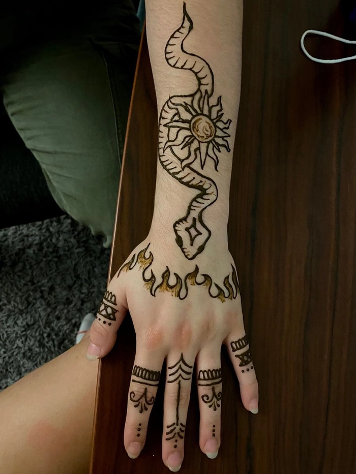snake mehndi tattoo