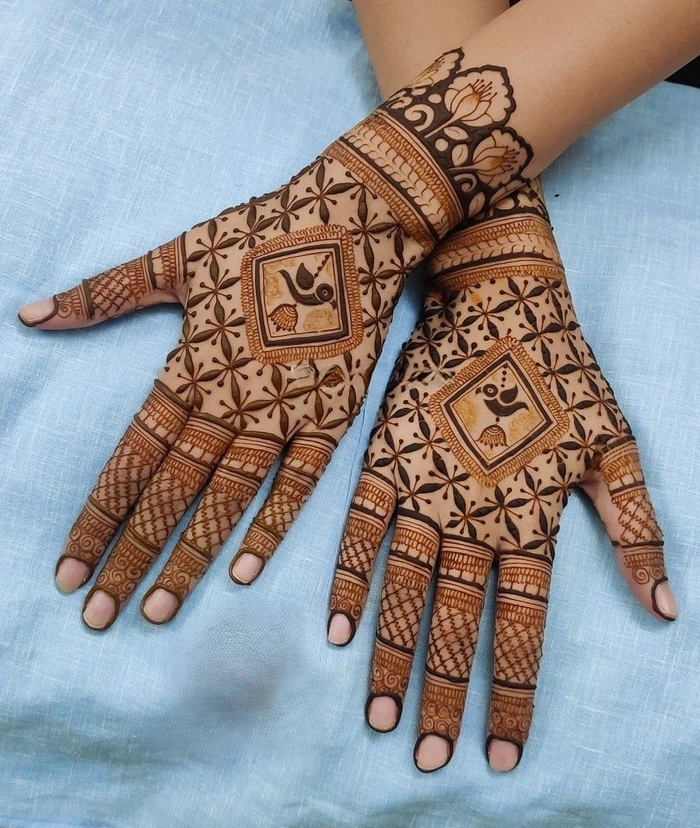 stylish checks mehndi design